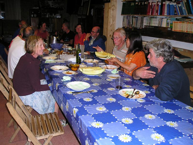 Cena en el Albergue